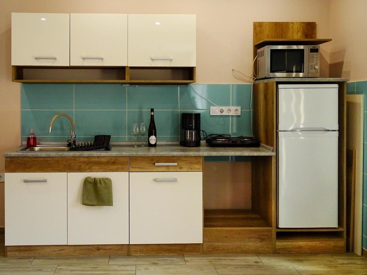 Eddy Apartman Eger Buitenkant foto