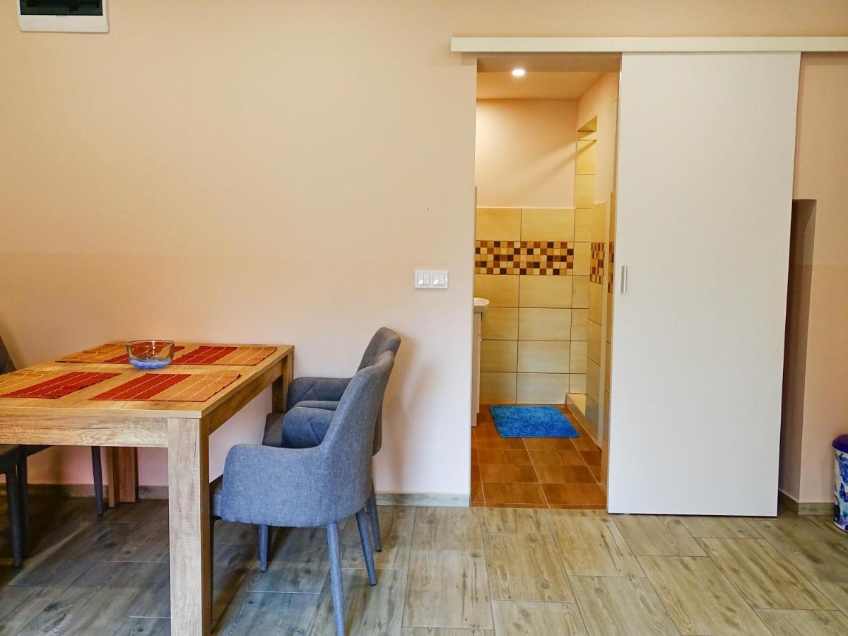 Eddy Apartman Eger Buitenkant foto