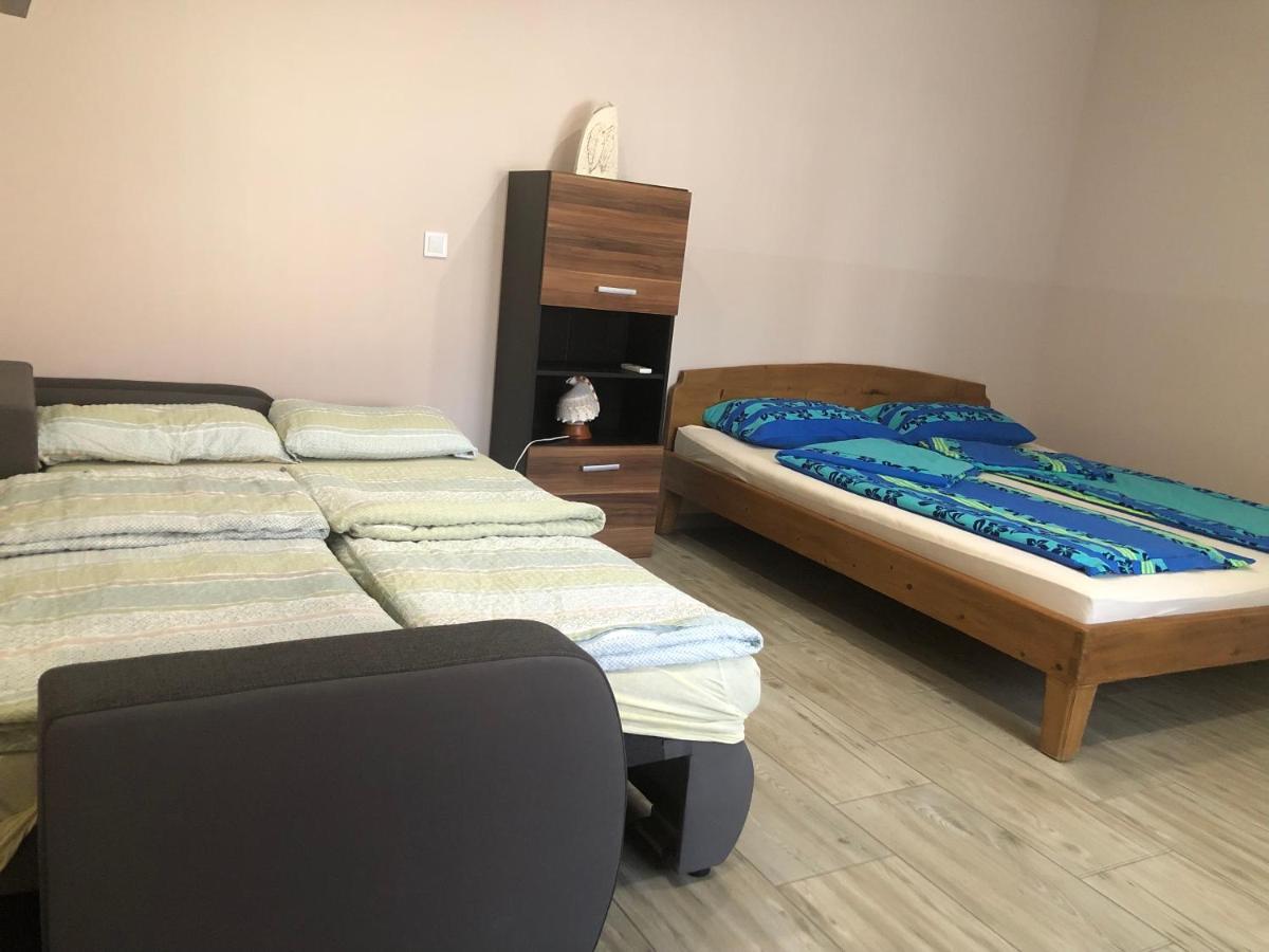 Eddy Apartman Eger Buitenkant foto