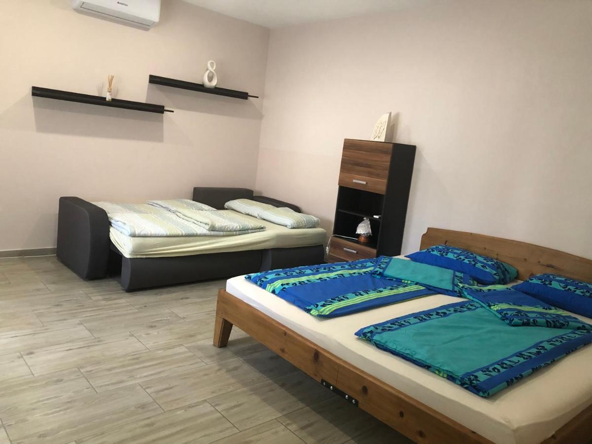 Eddy Apartman Eger Buitenkant foto