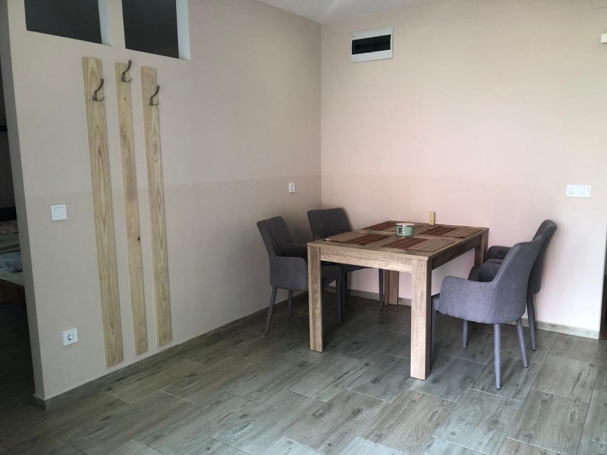 Eddy Apartman Eger Buitenkant foto